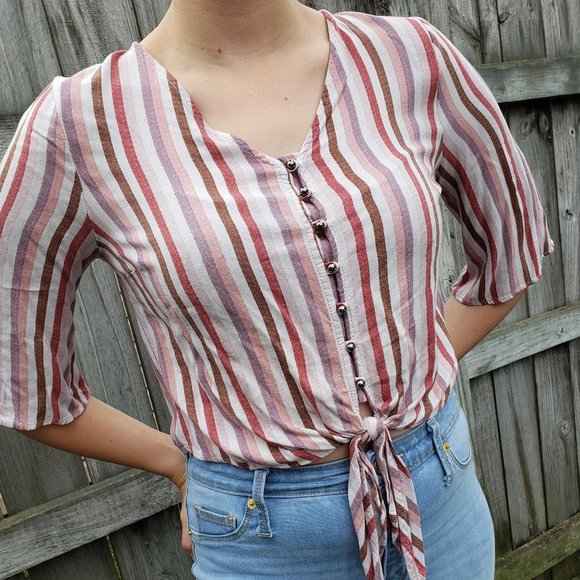 URBAN Romantics Tops - 🤩HP🤩URBAN ROMANTICS Crop Top Multicolor
